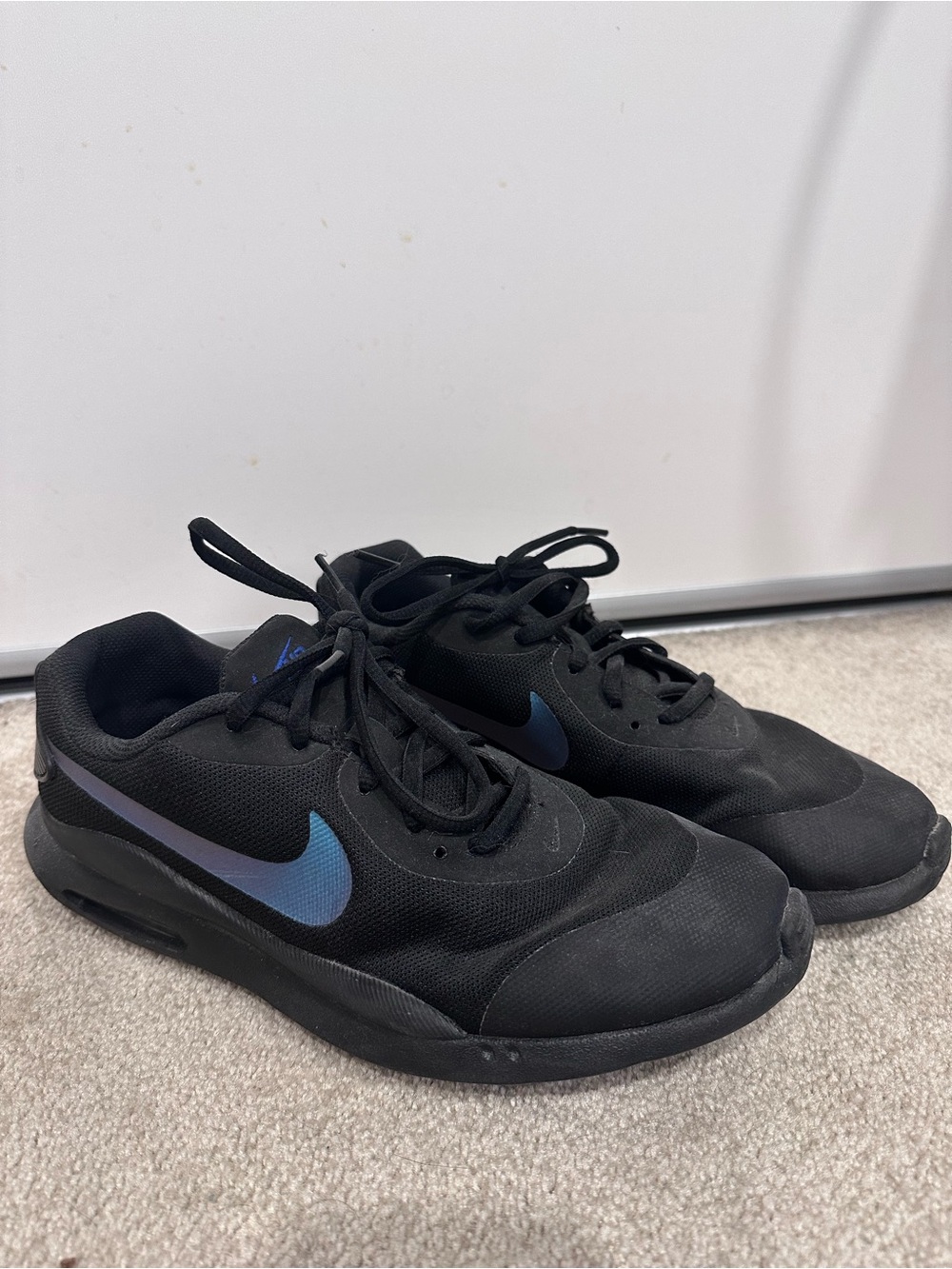 Nike Air Max Oketo Holographic Logo Running Shoes - Size 7 Boys/8.5 women's